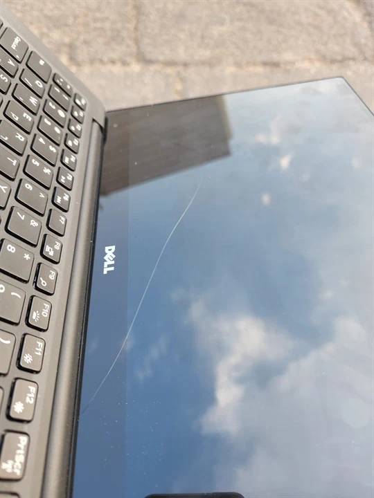 מסך מגע שבור למחשב נייד Dell 