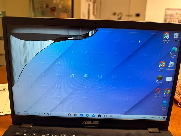 מסך שבור למחשב נייד 